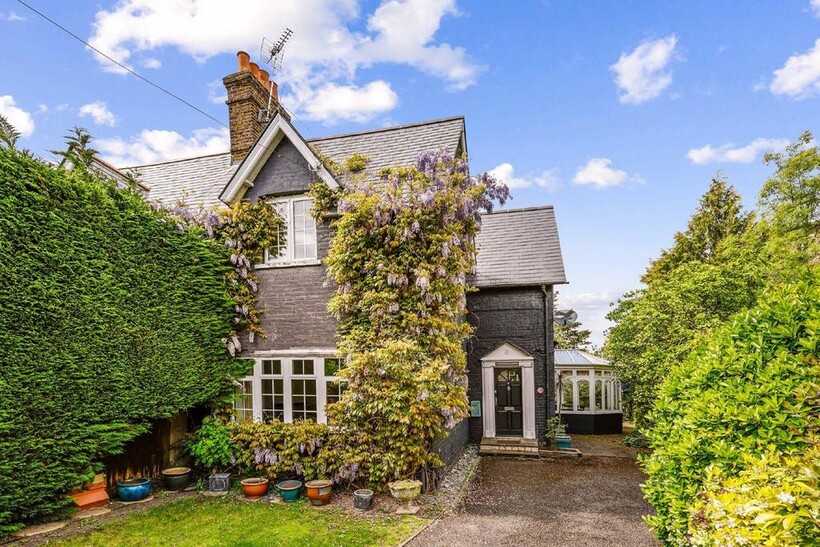 Cambridge Avenue, New Malden KT3 4 bed semi-detached house to rent - £4,400 pcm (£1,015 pw)