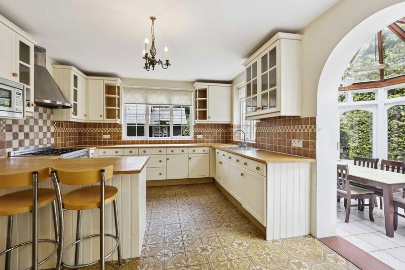 Cambridge Avenue, New Malden KT3 4 bed semi-detached house to rent - £4,095 pcm (£945 pw)