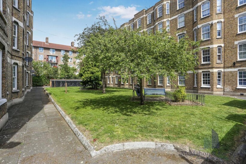 King & Queen Street, Walworth... 1 bed flat to rent - £1,725 pcm (£398 pw)