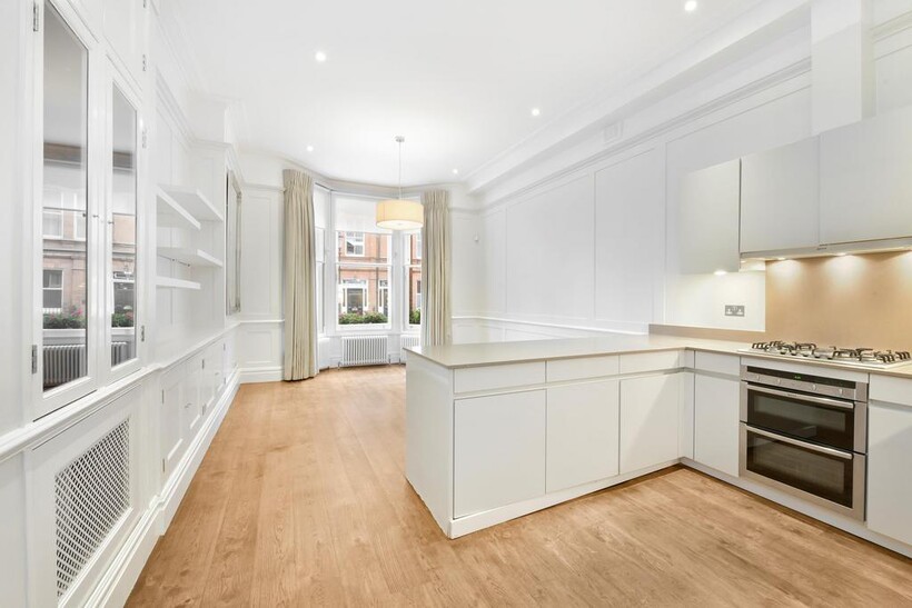 Egerton Gardens, London, SW3 3 bed flat to rent - £7,150 pcm (£1,650 pw)