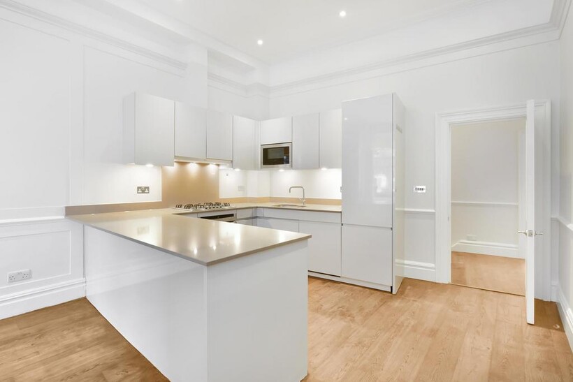 Egerton Gardens, London, SW3 3 bed flat to rent - £7,150 pcm (£1,650 pw)
