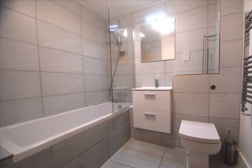 Chasewood Park, Harrow on the Hill 3 bed apartment to rent - £2,489 pcm (£574 pw)