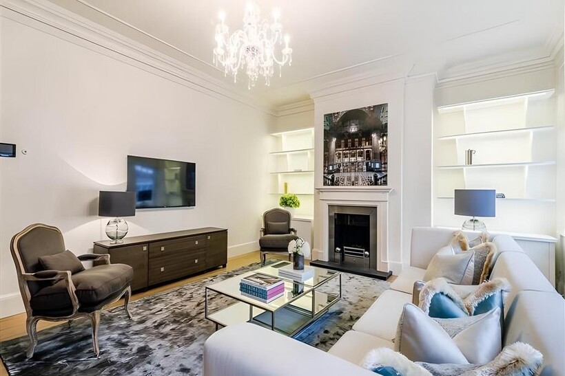 Mayfair, London W1K 3 bed apartment to rent - £25,567 pcm (£5,900 pw)