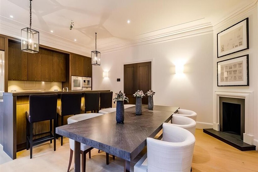 Mayfair, London W1K 3 bed apartment to rent - £25,567 pcm (£5,900 pw)