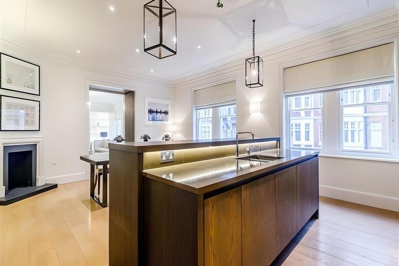 Mayfair, London W1K 3 bed apartment to rent - £25,567 pcm (£5,900 pw)