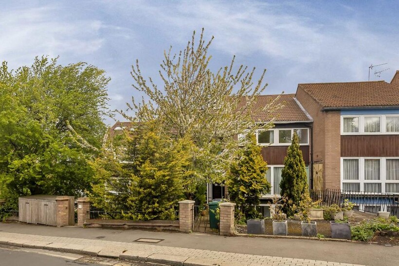 Hermitage Lane, London NW2 1 bed flat to rent - £1,595 pcm (£368 pw)