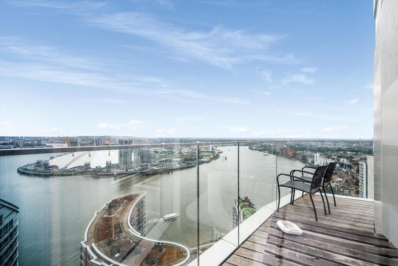 Charrington Tower, 11 Biscayne... 3 bed flat to rent - £4,983 pcm (£1,150 pw)