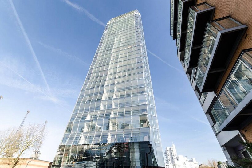Dollar Bay, Canary Wharf, London, E14 2 bed flat to rent - £3,554 pcm (£820 pw)