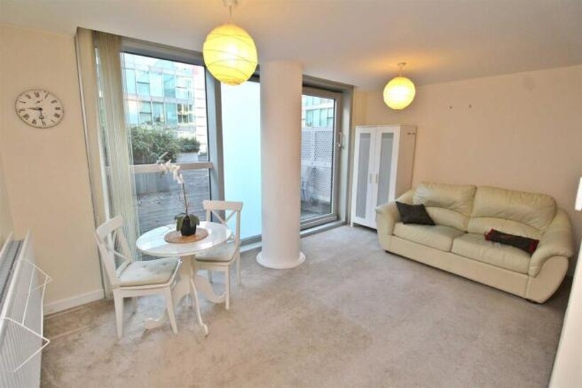 Staten House- MK9 2BX Property to rent - £945 pcm (£218 pw)