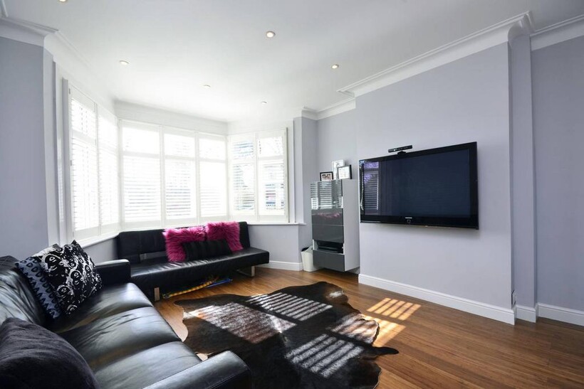 Mayfield Avenue, North Finchley... 4 bed terraced house to rent - £6,400 pcm (£1,477 pw)