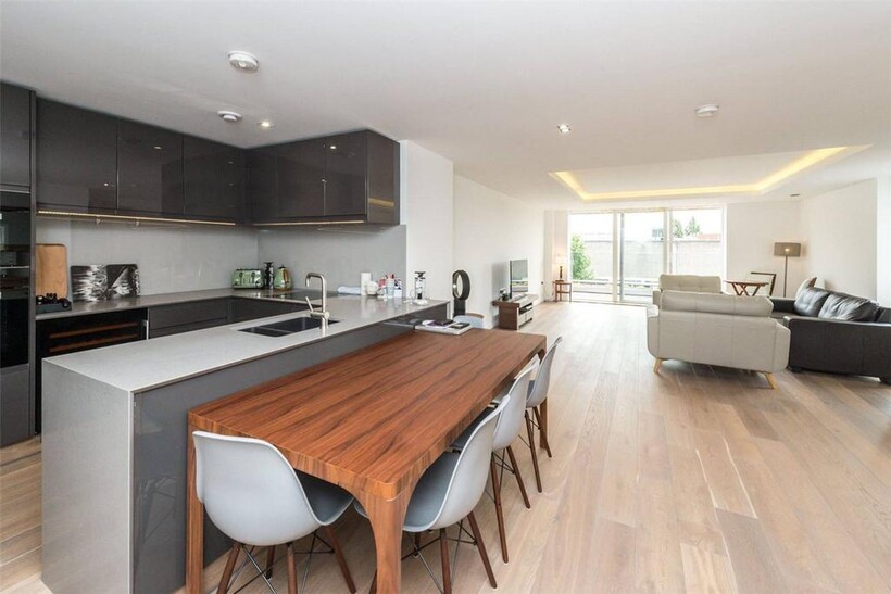 Landau Apartments, Fulham, London, SW6 2 bed flat to rent - £7,150 pcm (£1,650 pw)