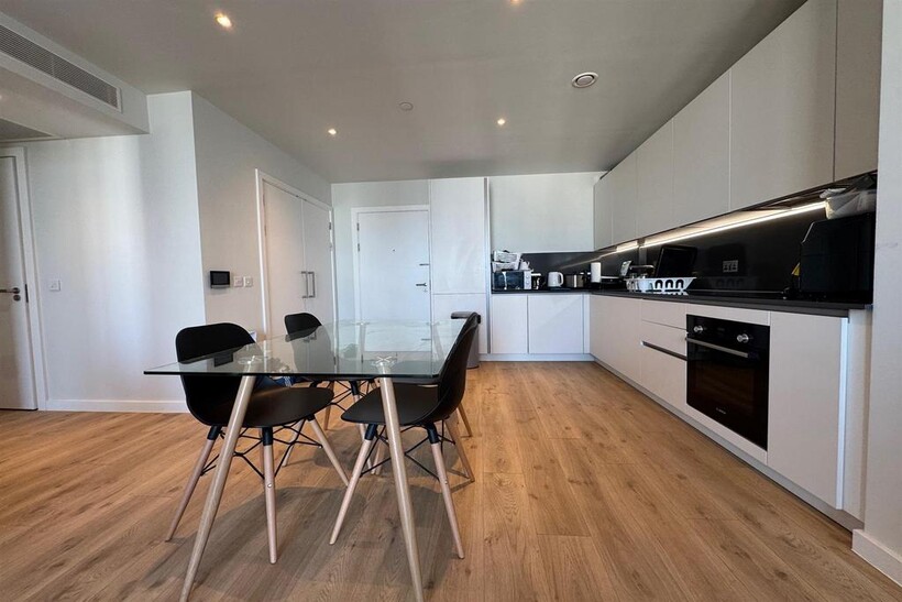 The Gate, Meadowside Manchester 2 bed apartment to rent - £1,575 pcm (£363 pw)