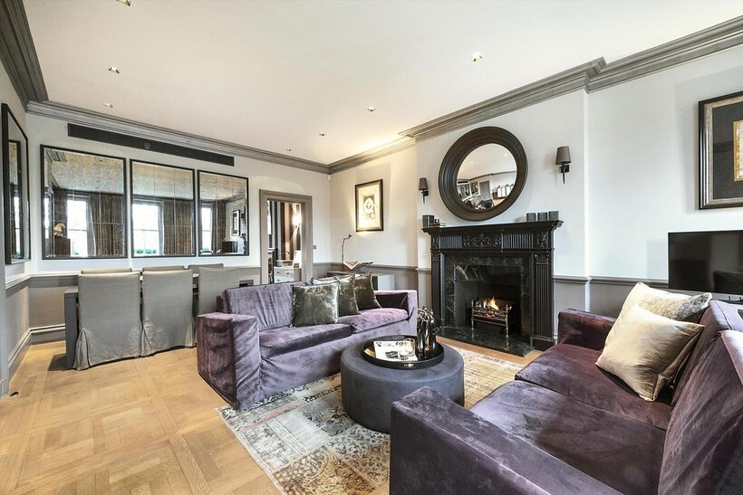 Cadogan Square, London, SW1X 4 bed flat to rent - £38,350 pcm (£8,850 pw)