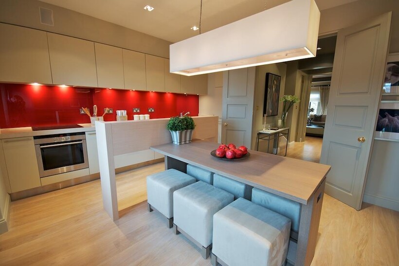 Cadogan Square, London, SW1X 4 bed flat to rent - £38,350 pcm (£8,850 pw)