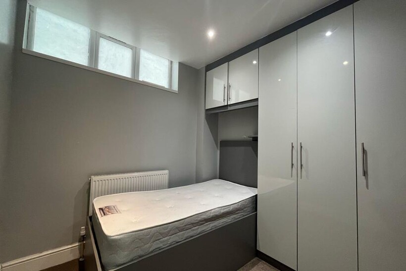 Chesil Way, Hayes, Greater London, UB4 3 bed flat to rent - £2,395 pcm (£553 pw)