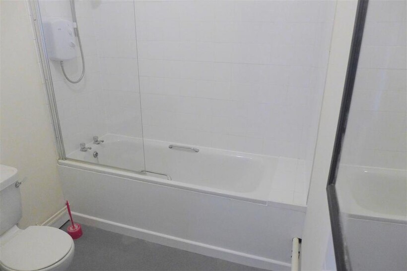 Bristol BS1 1 bed in a house share to rent - £600 pcm (£138 pw)
