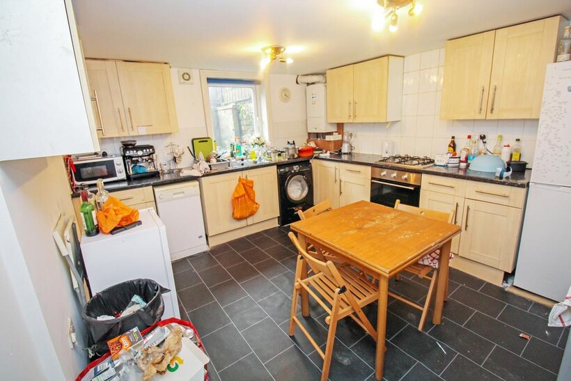 BILLS INCLUDED - Welton Grove, Hyde... 4 bed terraced house to rent - £1,994 pcm (£460 pw)
