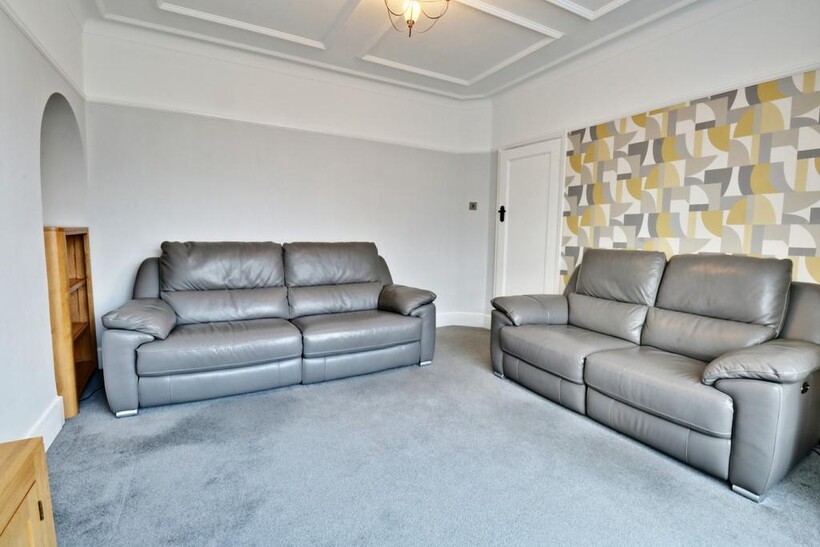 Orchard Crescent, Enfield EN1 4 bed semi-detached house to rent - £2,395 pcm (£553 pw)