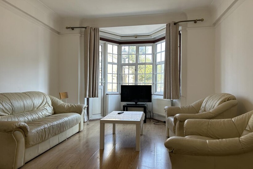 Queensway, London W2 5 bed apartment to rent - £3,683 pcm (£850 pw)
