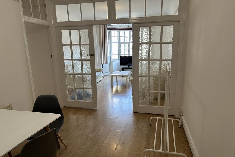 Queensway, London W2 5 bed apartment to rent - £3,683 pcm (£850 pw)