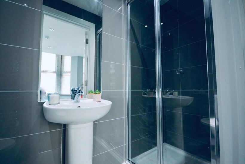 18, Gwenfron Road L6 1 bed in a house share to rent - £542 pcm (£125 pw)