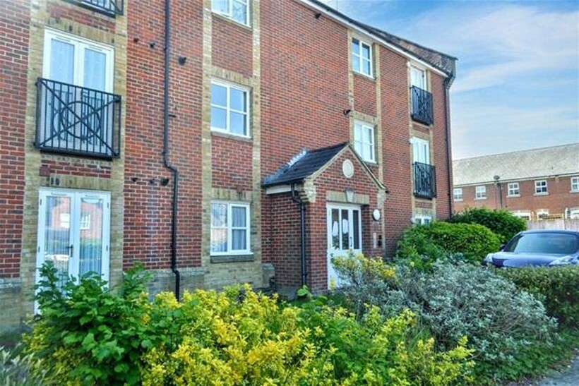 Glassmill House, Robertson Road... 2 bed flat to rent - £1,575 pcm (£363 pw)