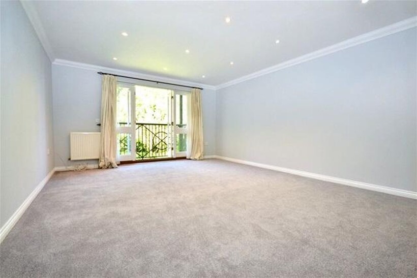 Glassmill House, Robertson Road... 2 bed flat to rent - £1,575 pcm (£363 pw)