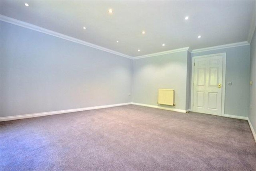 Glassmill House, Robertson Road... 2 bed flat to rent - £1,575 pcm (£363 pw)
