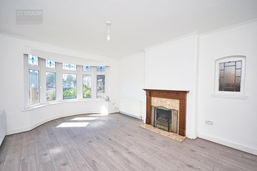 Aragon Drive, Redbridge, Hainault... 3 bed semi-detached house to rent - £2,395 pcm (£553 pw)