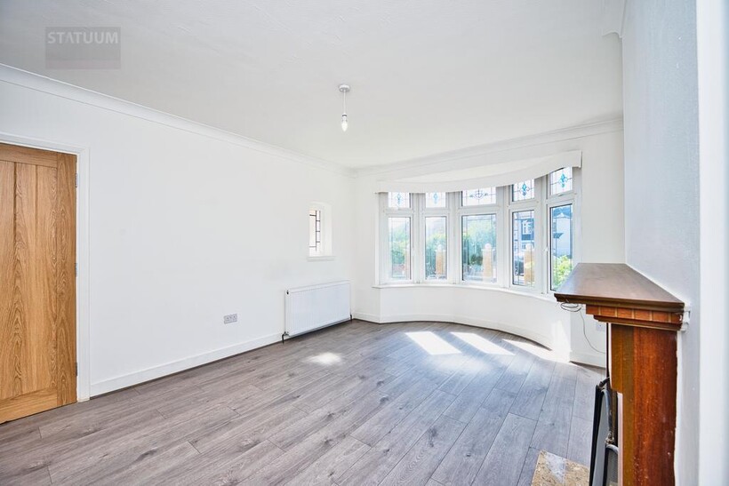 Aragon Drive, Redbridge, Hainault... 3 bed semi-detached house to rent - £2,395 pcm (£553 pw)