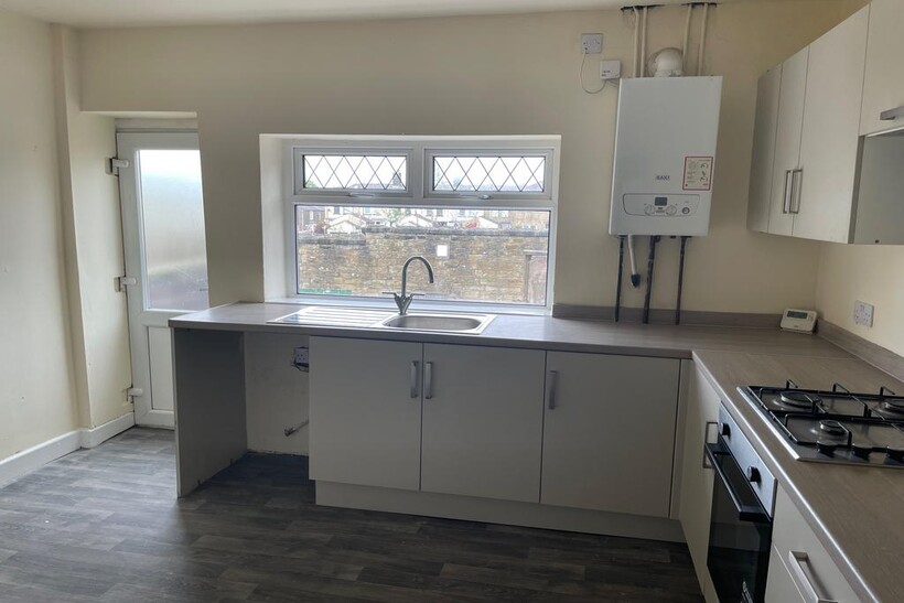 Railway Street, Nelson BB9 3 bed end of terrace house to rent - £745 pcm (£172 pw)
