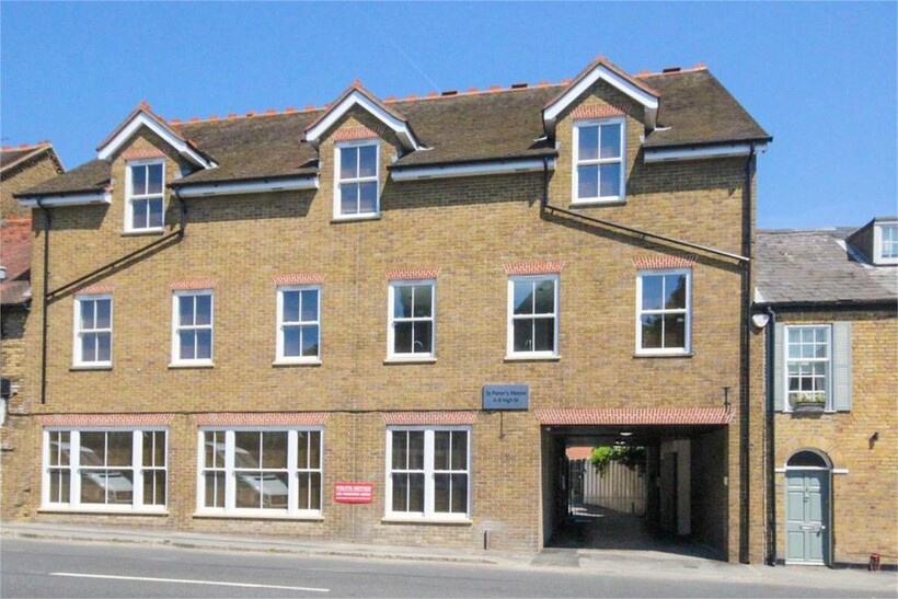 6-8 High Street, Iver SL0 1 bed apartment to rent - £1,175 pcm (£271 pw)