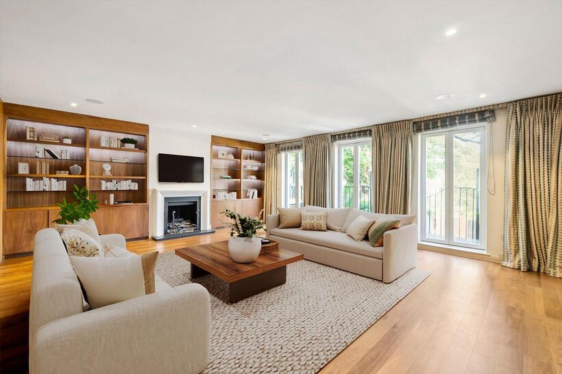Cheyne Place, London, SW3 6 bed terraced house to rent - £21,450 pcm (£4,950 pw)