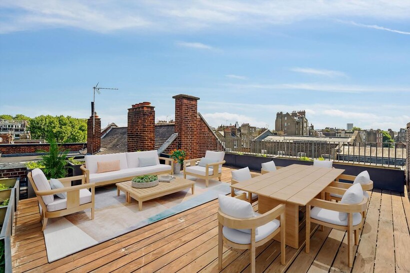 Cheyne Place, London, SW3 6 bed terraced house to rent - £21,450 pcm (£4,950 pw)