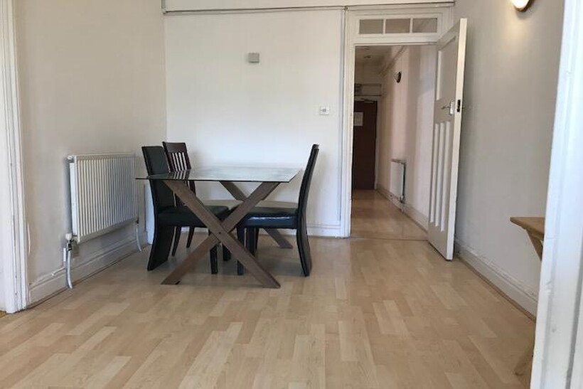 Queensway, London W2 3 bed flat to rent - £3,683 pcm (£850 pw)