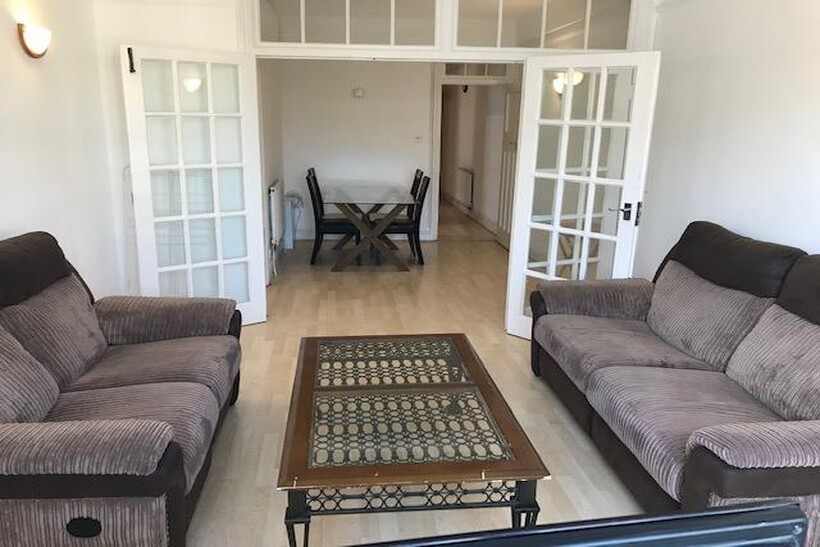 Queensway, London W2 3 bed flat to rent - £3,683 pcm (£850 pw)