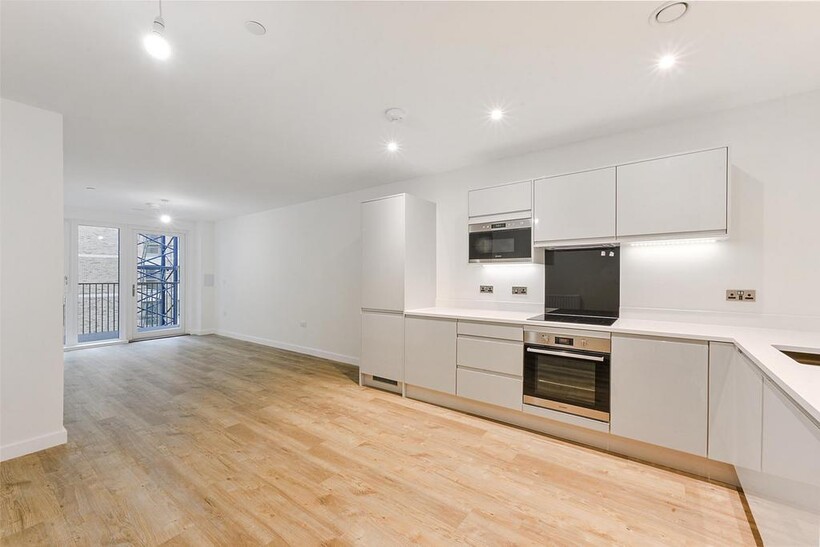 The Silverton, Royal Docks, London, E16 2 bed apartment to rent - £2,297 pcm (£530 pw)