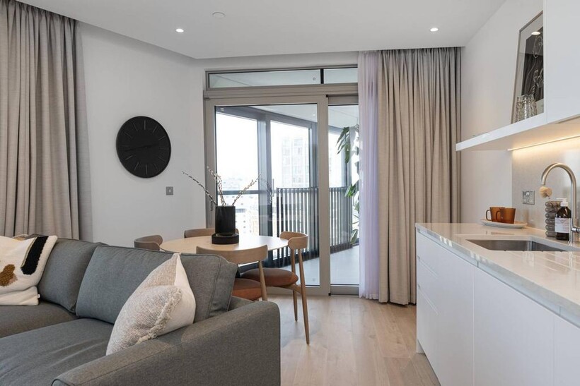 Alma, New Drum Street, Aldgate... 2 bed flat to rent - £4,660 pcm (£1,075 pw)