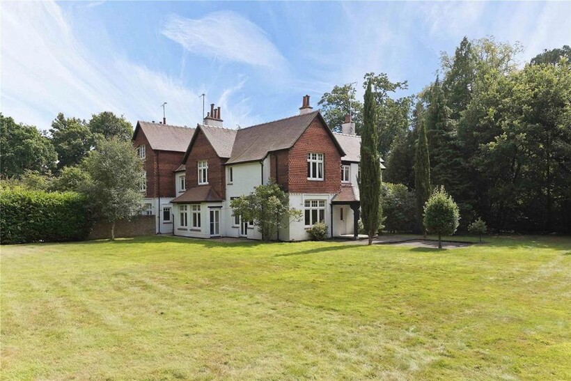 Seven Hills Road, Cobham KT11 5 bed semi-detached house to rent - £5,500 pcm (£1,269 pw)