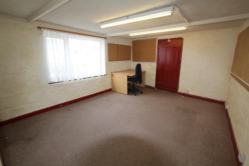 Langham Place, Plymouth PL4 Property to rent - £350 pcm (£81 pw)