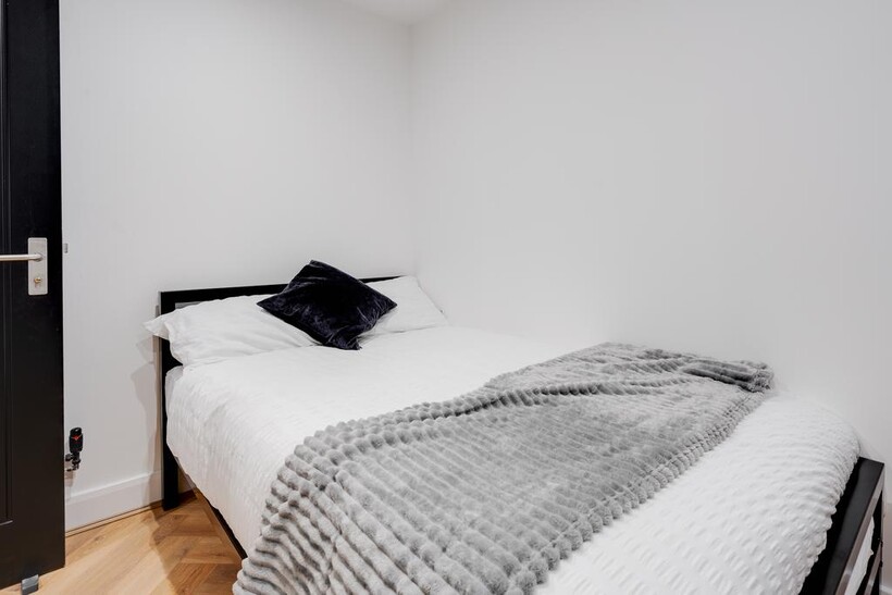 at Liverpool, 32, Liscard Road L15 2 bed house share to rent - £585 pcm (£135 pw)