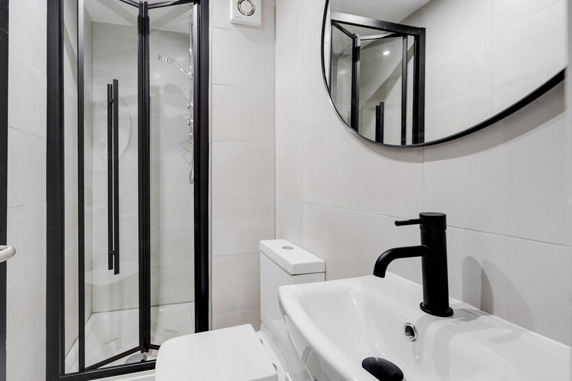 at Liverpool, 32, Liscard Road L15 2 bed house share to rent - £585 pcm (£135 pw)