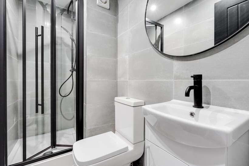 at Liverpool, 32, Liscard Road L15 2 bed house share to rent - £585 pcm (£135 pw)