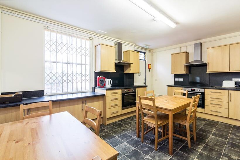 2 Peel Street, Nottingham NG1 12 bed semi-detached house to rent - £520 pcm (£120 pw)