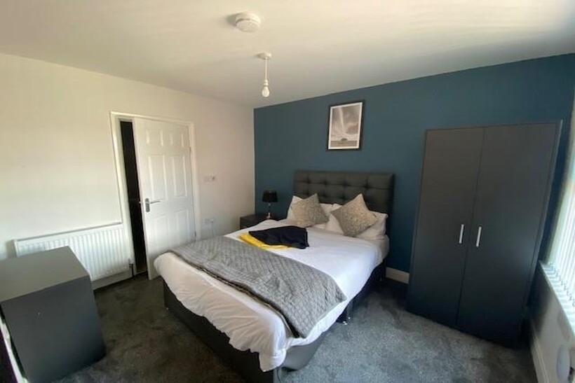 Manchester Road East, Manchester 1 bed in a house share to rent - £542 pcm (£125 pw)