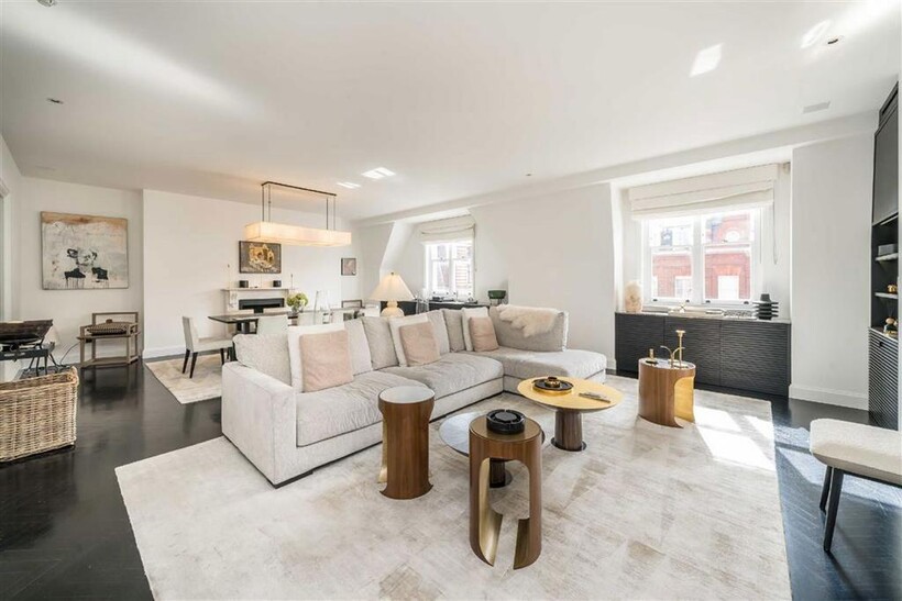 Pont Street, London SW1X 3 bed flat to rent - £25,978 pcm (£5,995 pw)