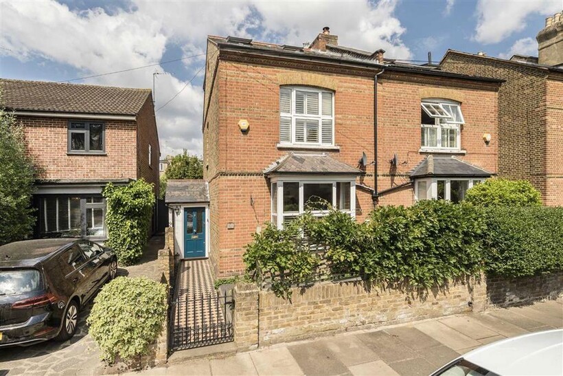 Fulwell Road, Teddington TW11 3 bed semi-detached house to rent - £3,995 pcm (£922 pw)