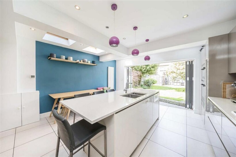 Fulwell Road, Teddington TW11 3 bed semi-detached house to rent - £3,995 pcm (£922 pw)
