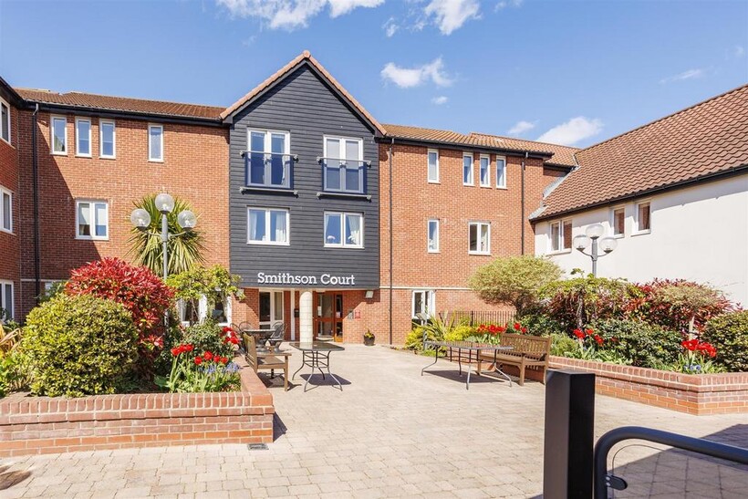 Flat 19 Smithson Court  2.jpg