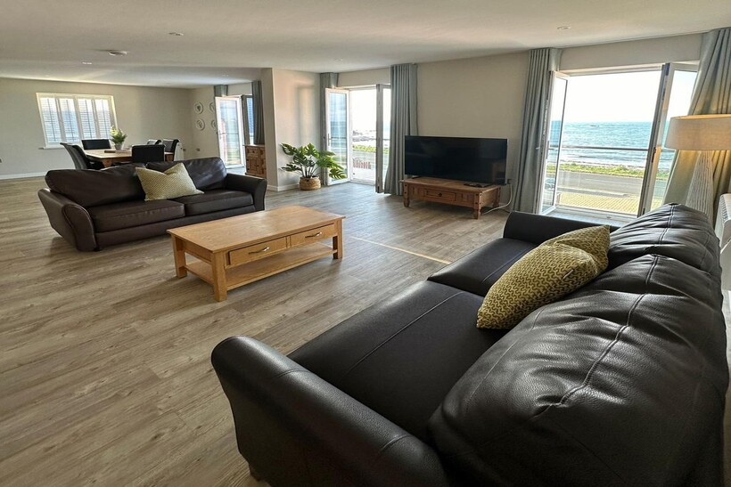 La Route de la Pulente, Jersey JE3 3 bed apartment to rent - £4,250 pcm (£981 pw)